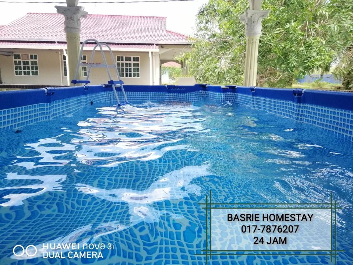 Basrie Villa "Mslim Only" - Mini Cinema , Private Pool , Wi-Fi , Netflix Muar Exterior foto